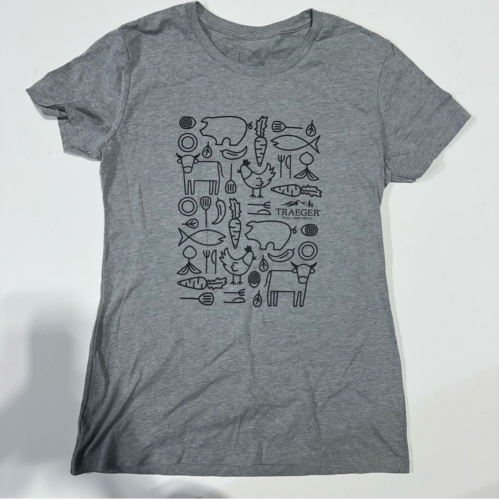 Traeger Wood Fired Grills Gray Chefs Table T-shirt women’s size large ￼